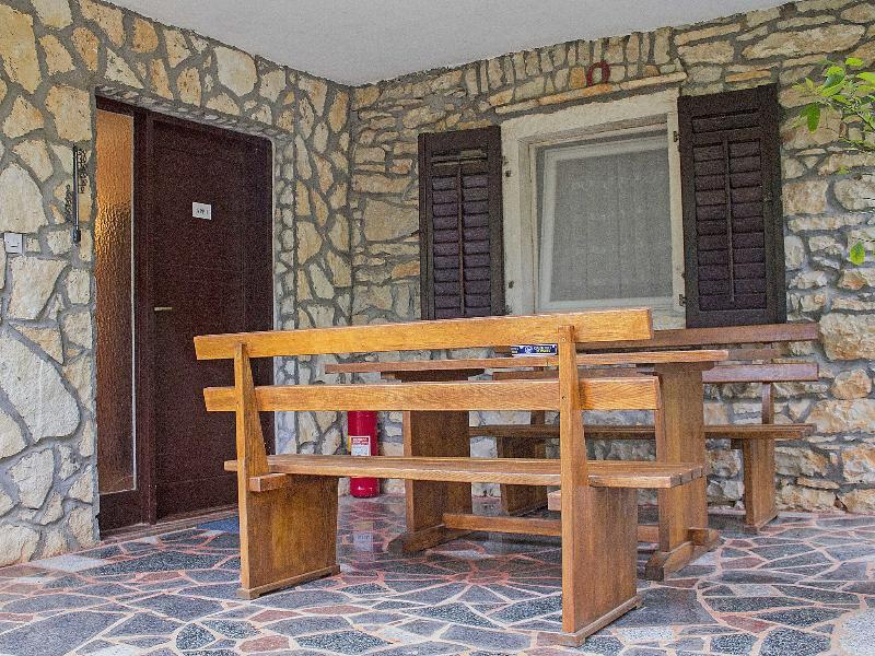 Ratko - One Bedroom Murine